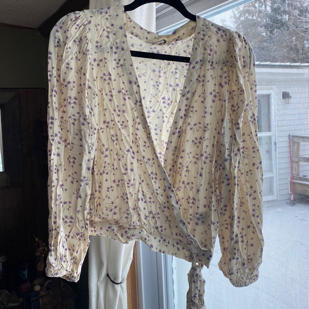 AE, long sleeve, deep v neckline, floral top